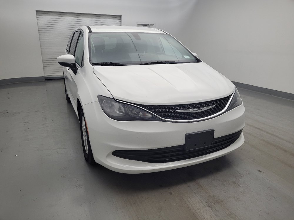 Used 2017 Chrysler Pacifica LX FWD image 14