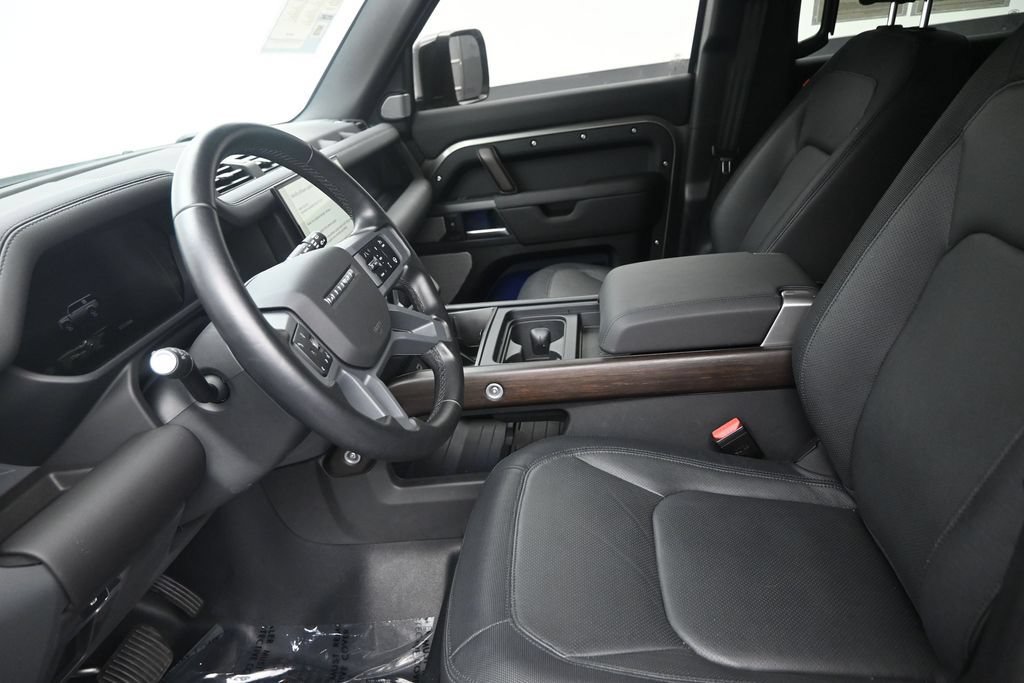 Used 2024 Land Rover Defender 130 X-Dynamic SE AWD/4WD image 11