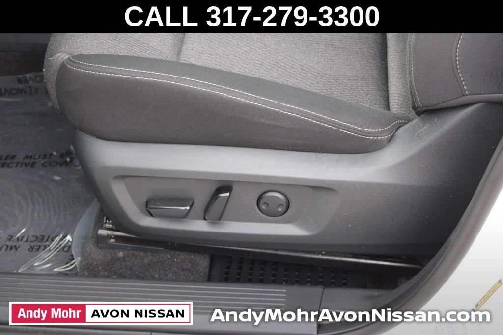 Used 2024 Nissan Rogue SV AWD/4WD image 18
