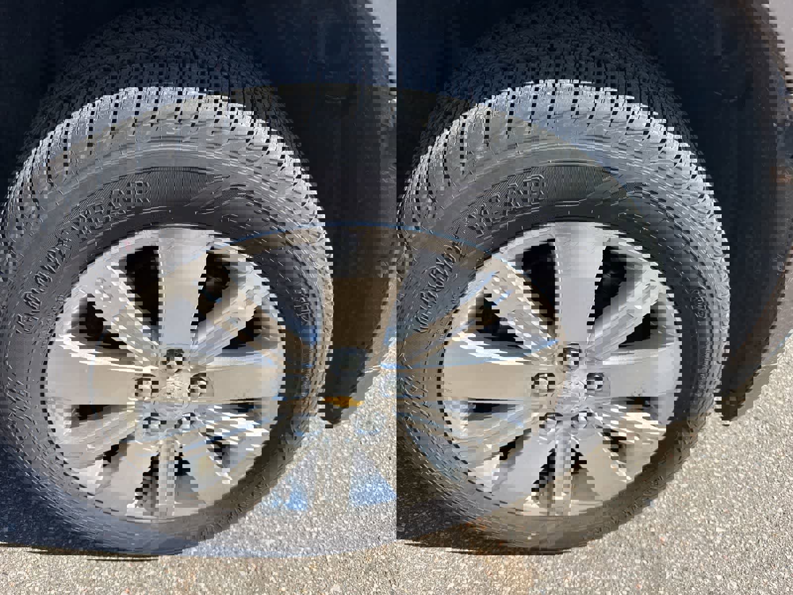 Used 2011 Chevrolet Equinox LTZ image 12