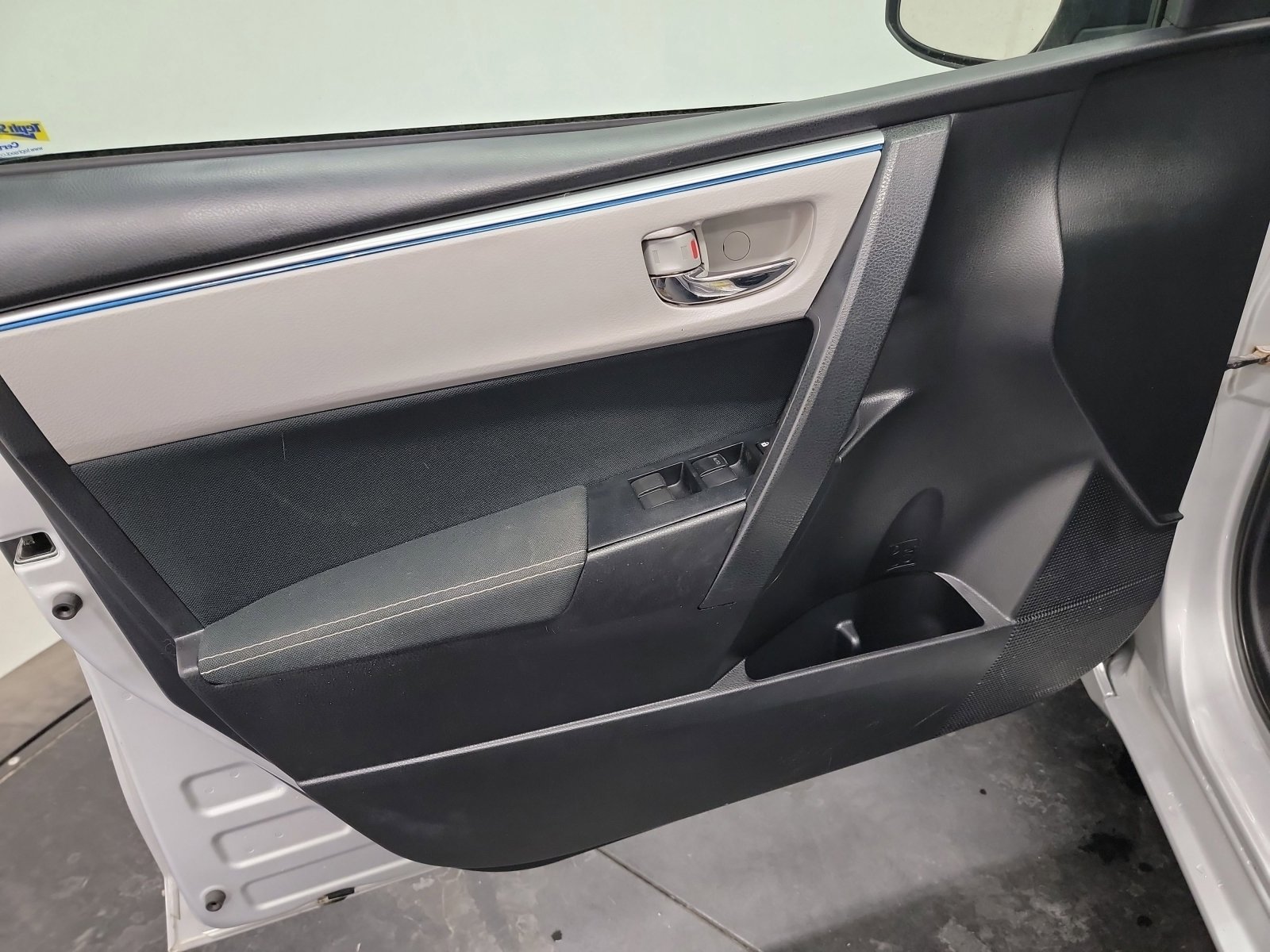 Used 2016 Toyota Corolla LE FWD image 13