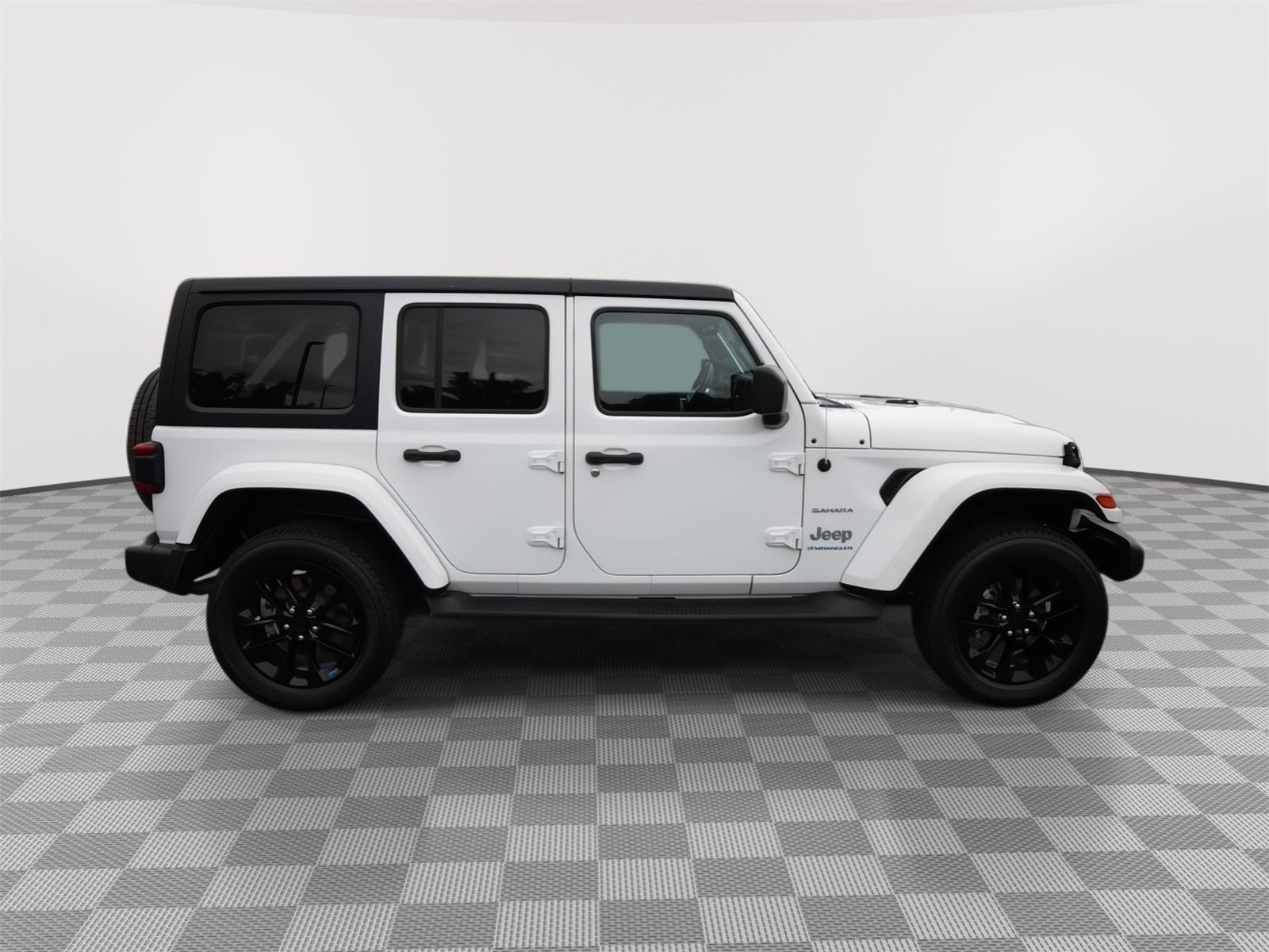 Used 2023 Jeep Wrangler Unlimited Sahara w/ Cold Weather Group AWD/4WD image 4