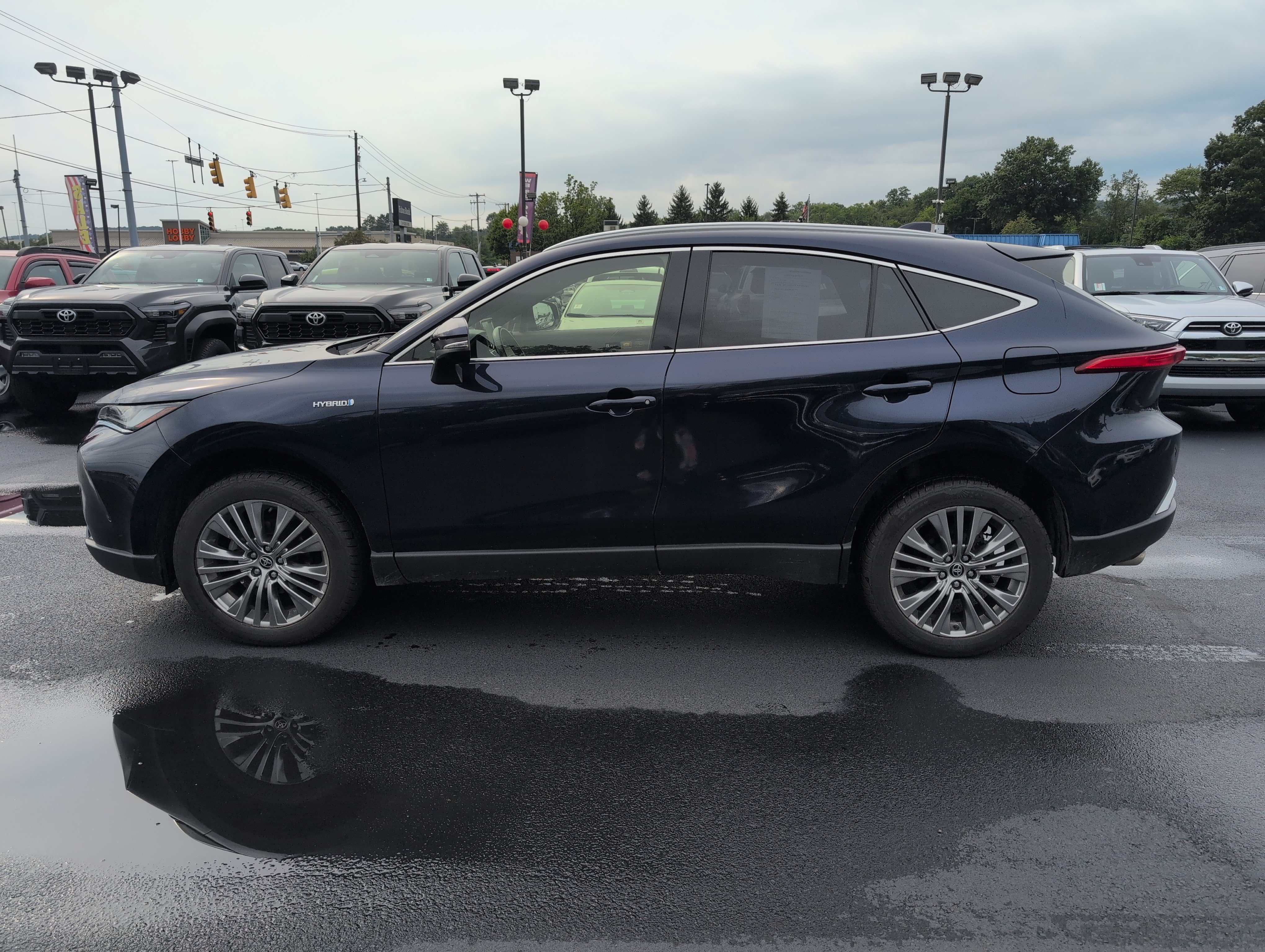 Used 2021 Toyota Venza XLE w/ Softex Package AWD/4WD image 7