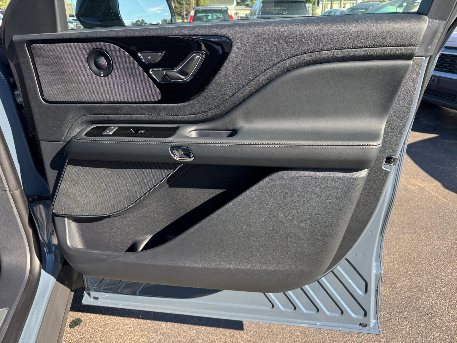 New 2025 Lincoln Aviator Reserve w/ Illumination Package AWD/4WD image 27