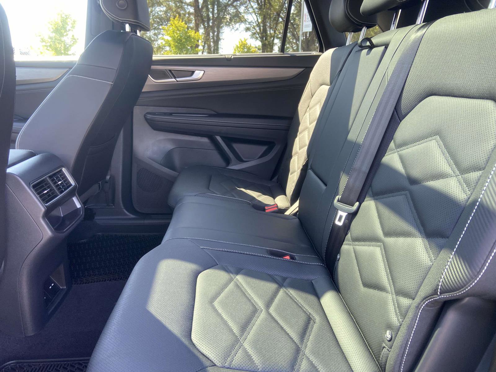 New 2026 Volkswagen Atlas Cross Sport SE AWD/4WD image 13