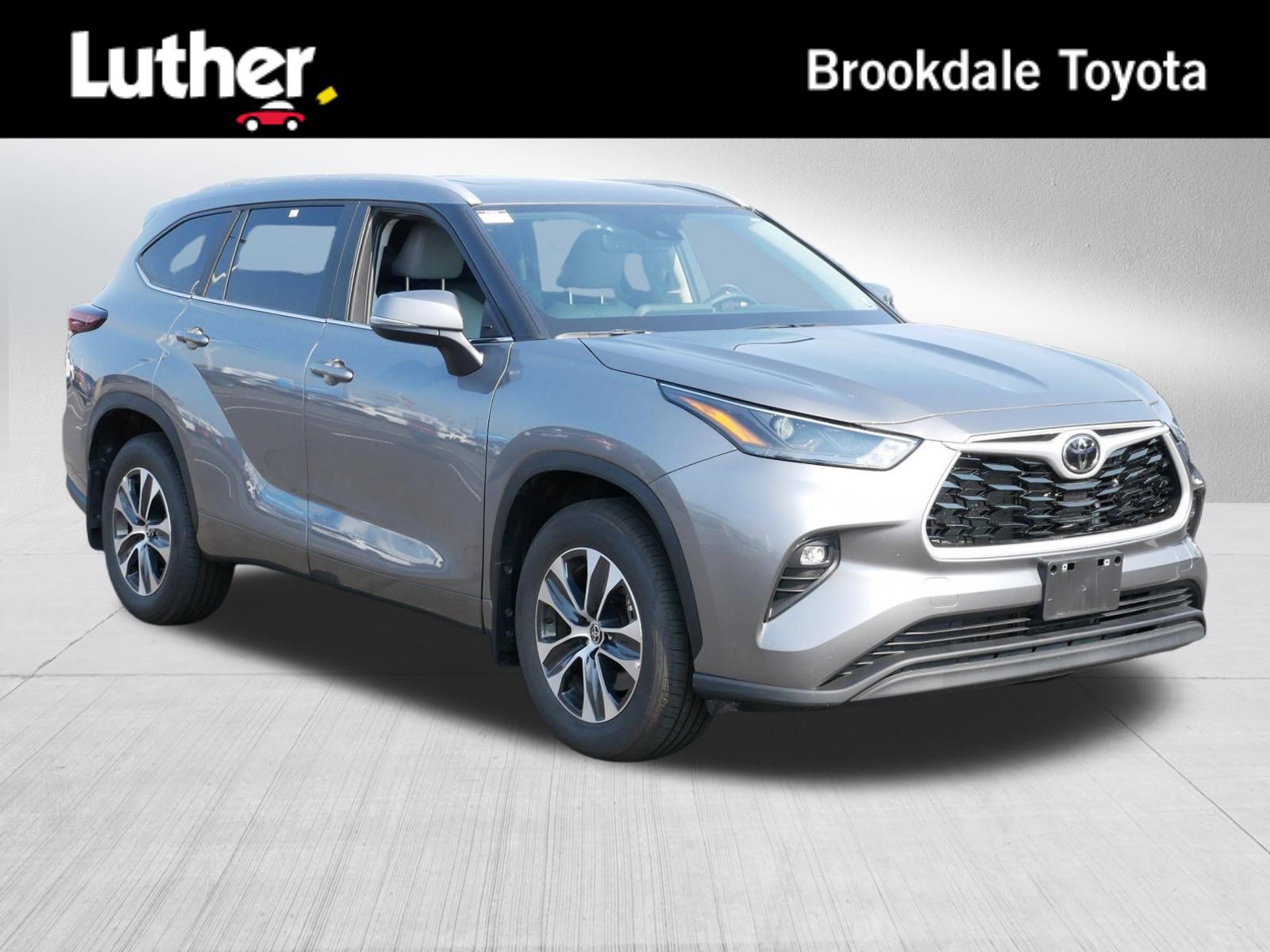 Certified 2026 Toyota Highlander XLE AWD/4WD image 1