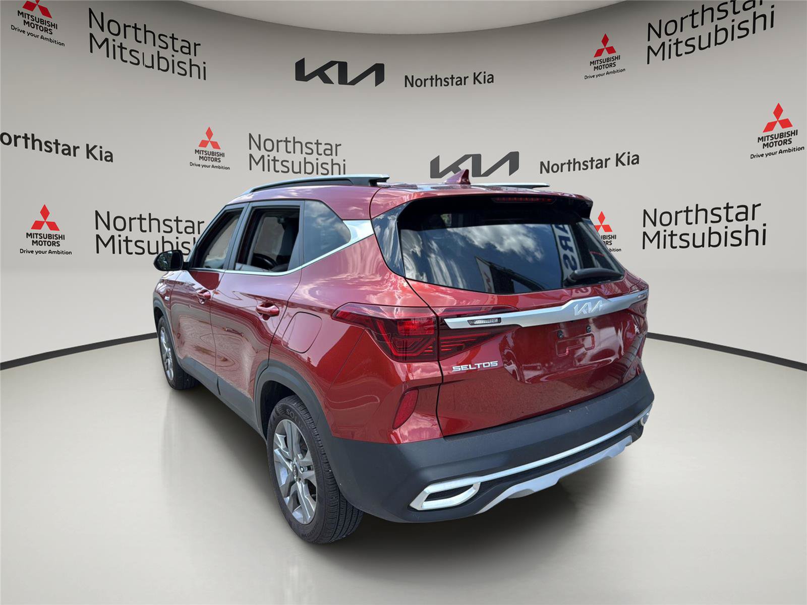 Used 2023 Kia Seltos S AWD/4WD image 4