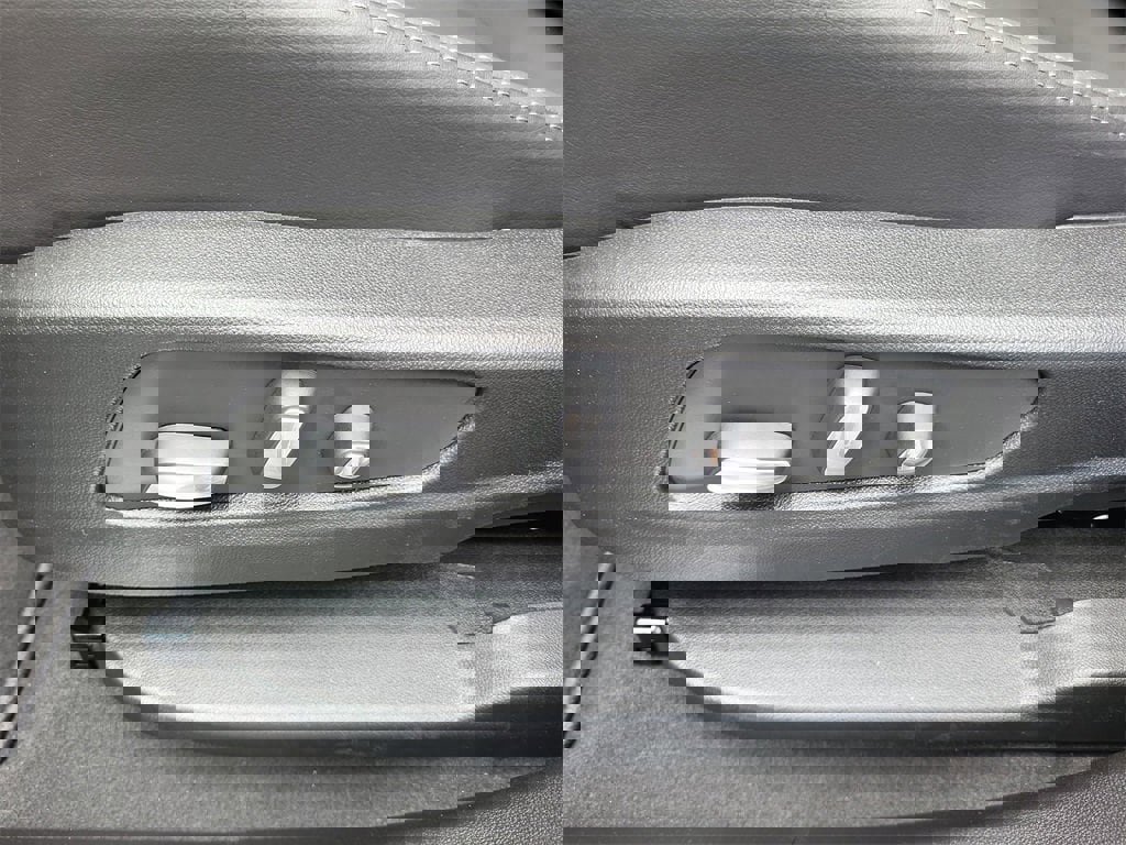 New 2025 Cadillac XT5 Premium Luxury image 16