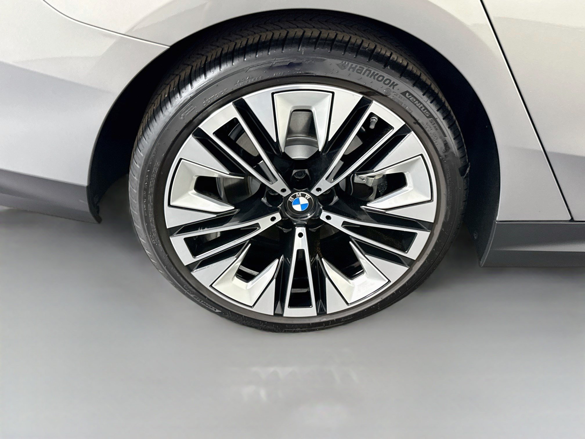 Used 2026 BMW 530i RWD image 33