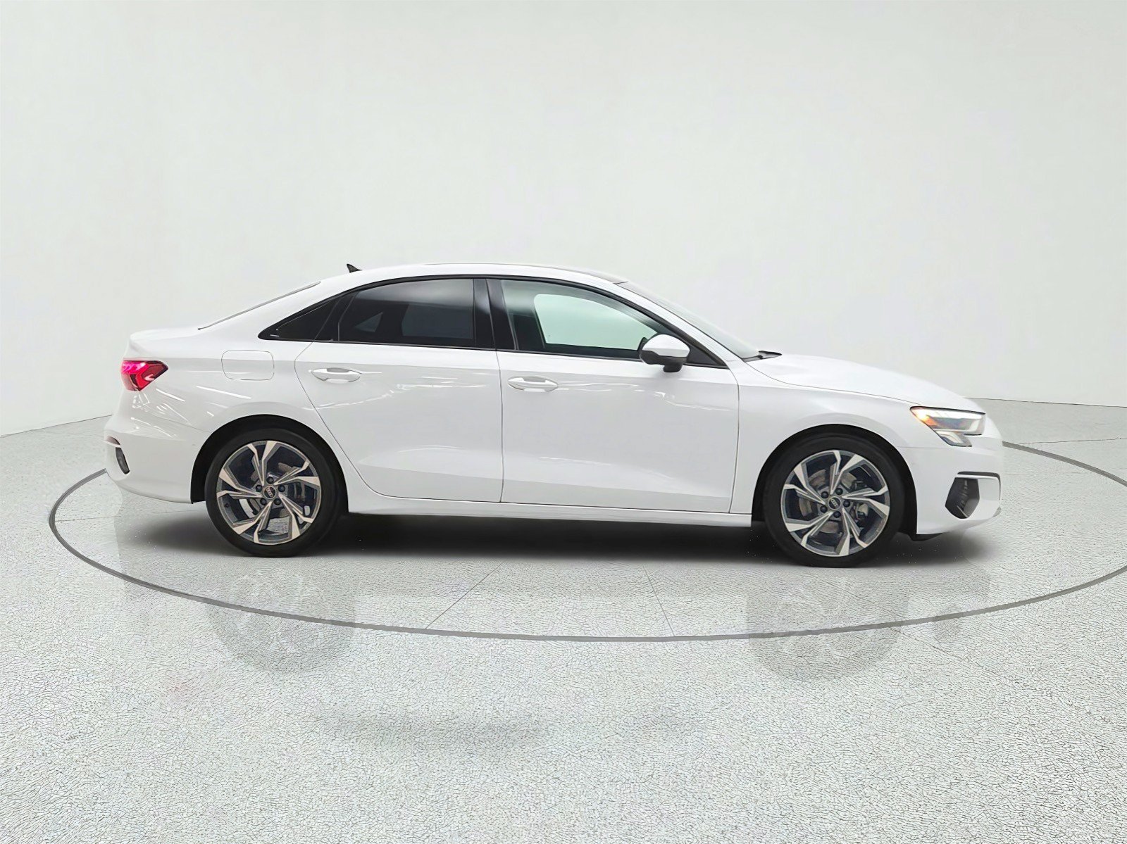 Used 2023 Audi A3 2.0T Premium Plus w/ Premium Plus Package FWD image 4