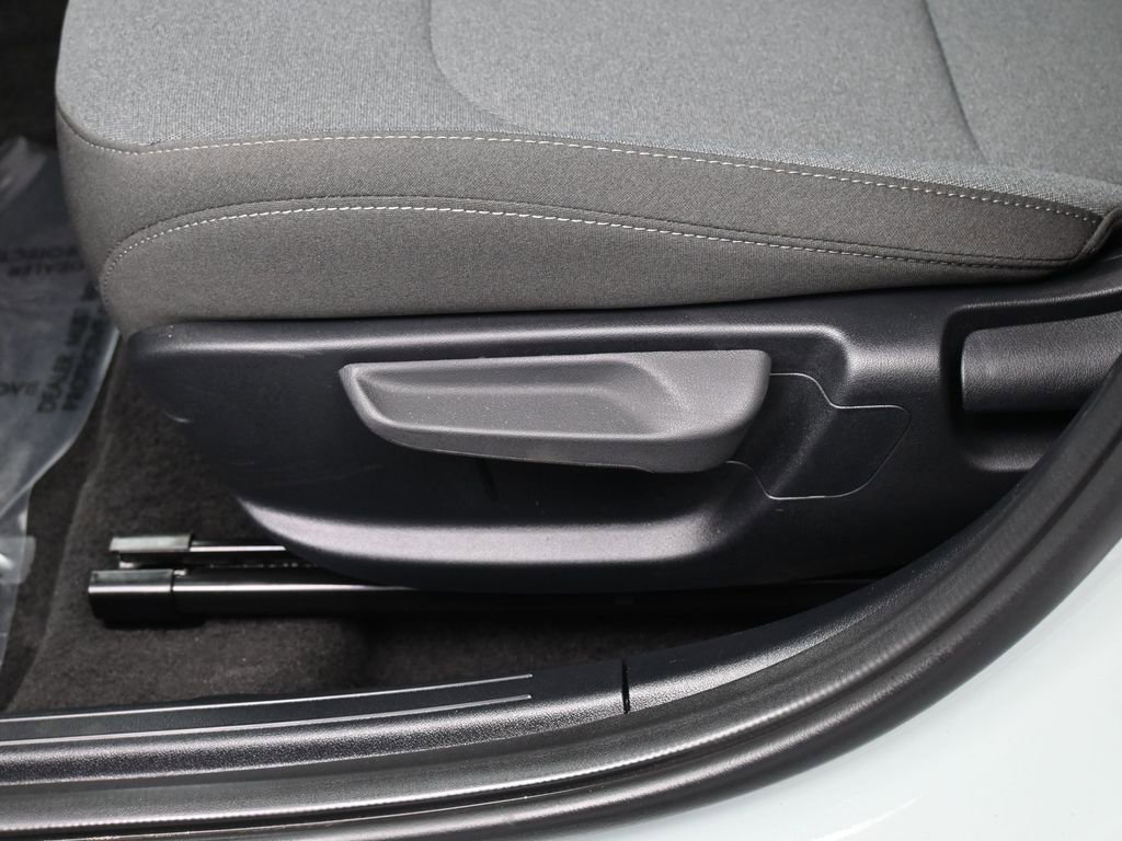 Used 2025 Kia K4 LXS image 12