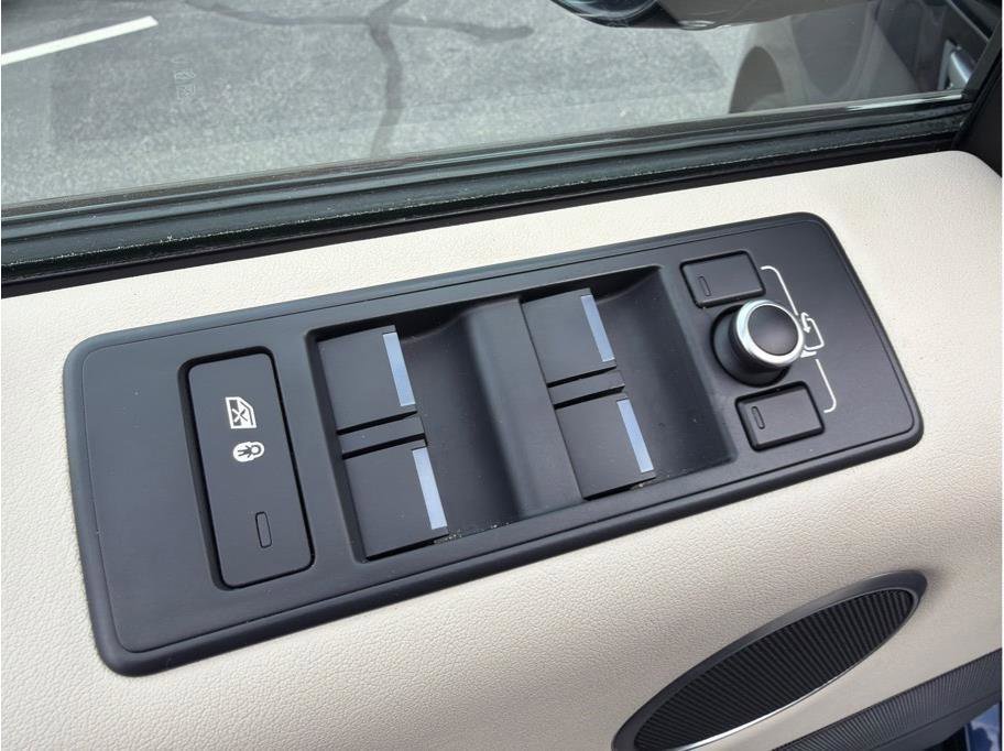 Used 2017 Land Rover Range Rover Sport HSE image 10