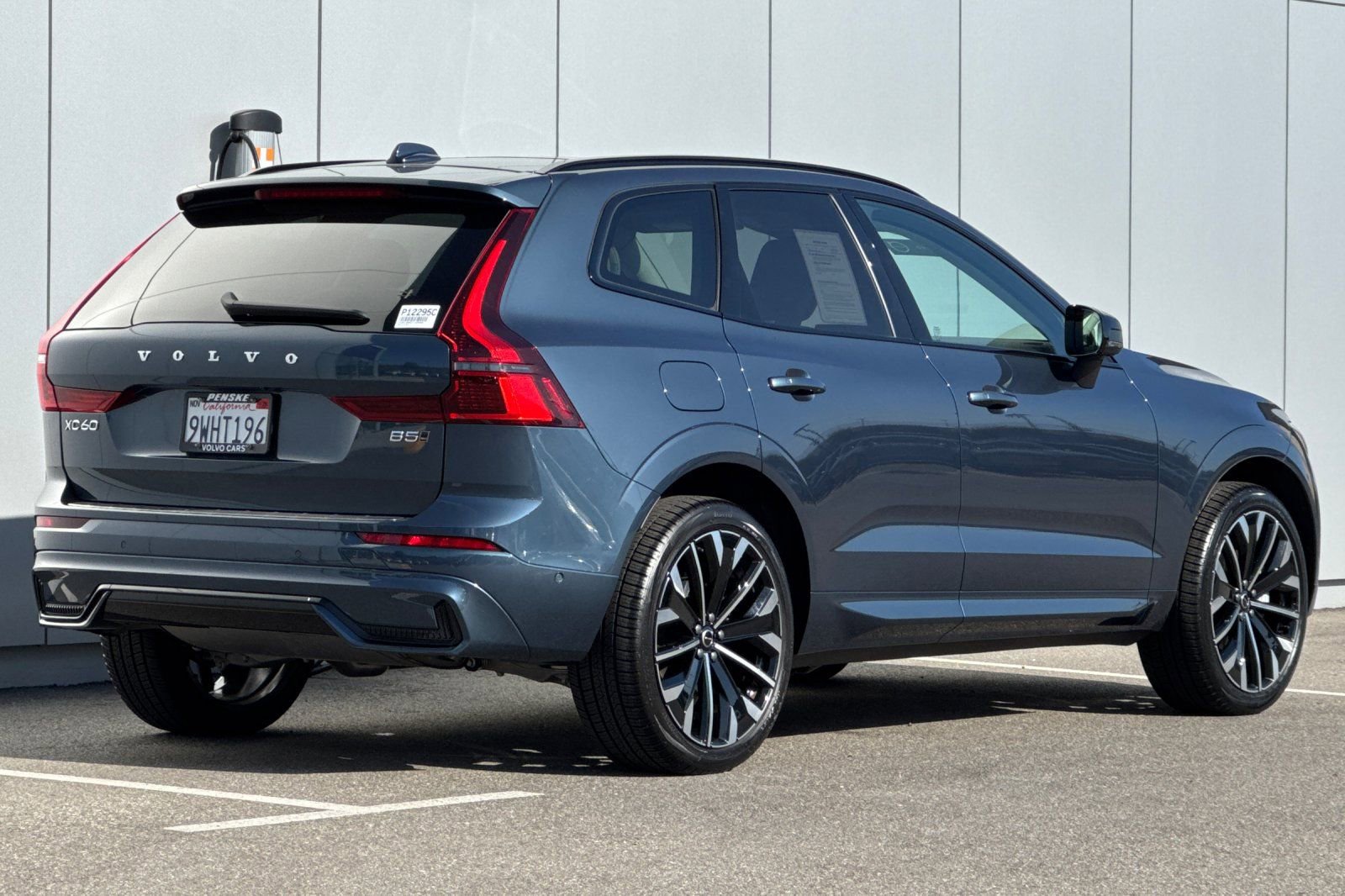 Certified 2026 Volvo XC60 B5 Ultra w/ Protection Package Premier AWD/4WD image 5