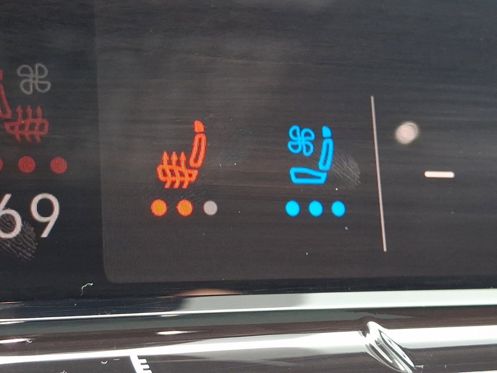 Certified 2024 Volkswagen Atlas SE image 28