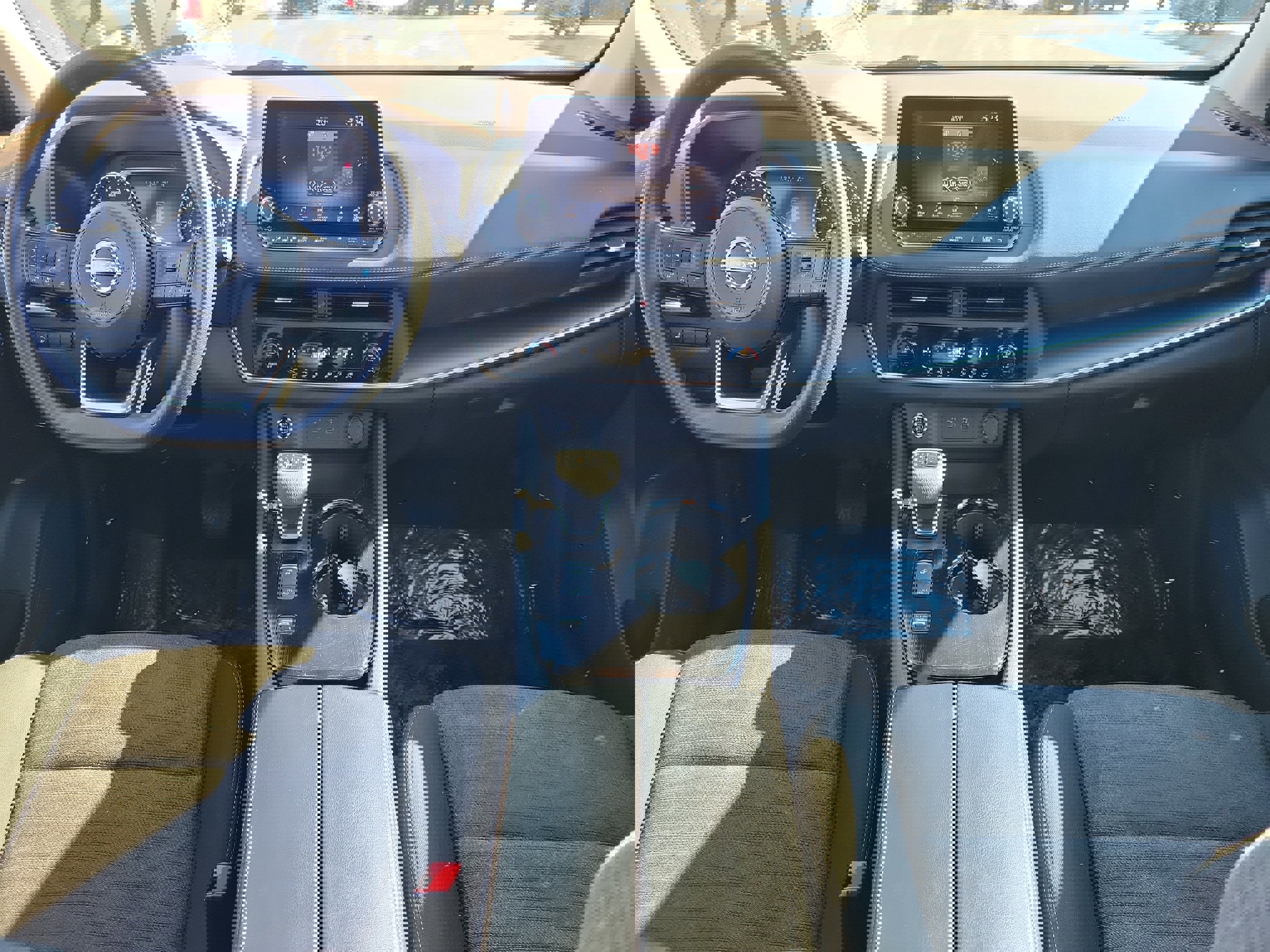 Used 2023 Nissan Rogue SV image 9