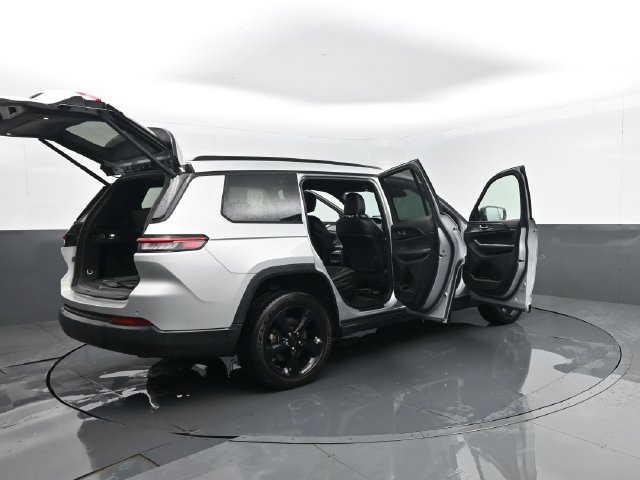 Used 2023 Jeep Grand Cherokee L Laredo AWD/4WD image 31