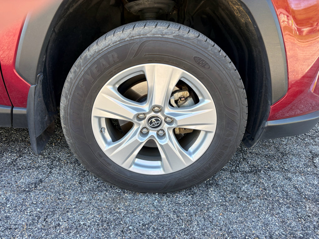 Used 2019 Toyota RAV4 XLE w/ Convenience Package image 9