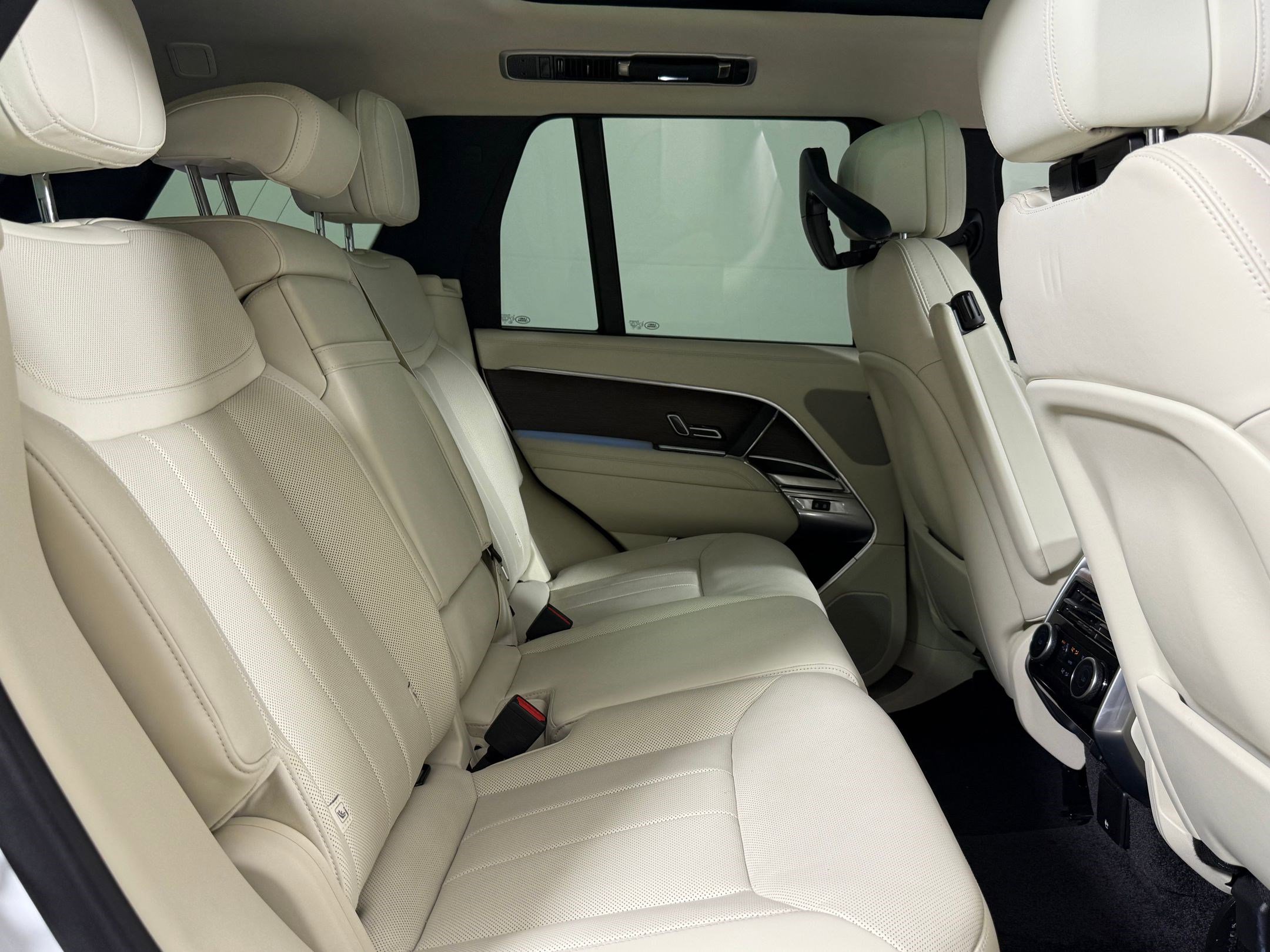 Used 2023 Land Rover Range Rover SE image 27