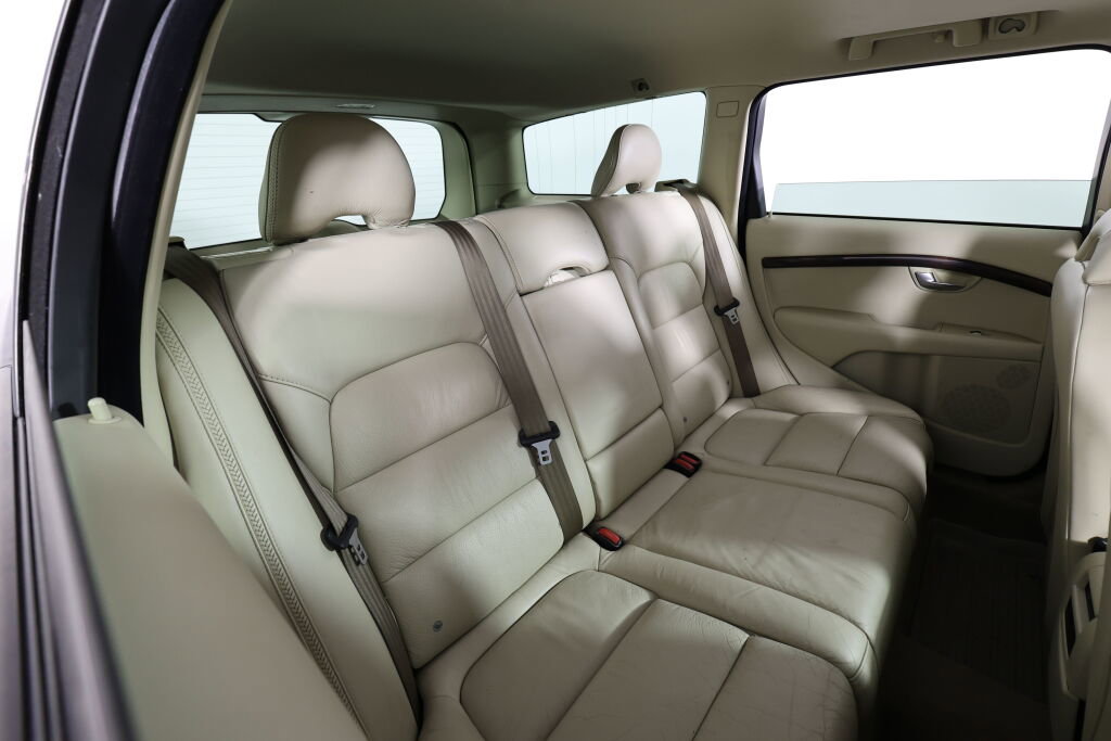 Used 2009 Volvo XC70 3.2 image 22