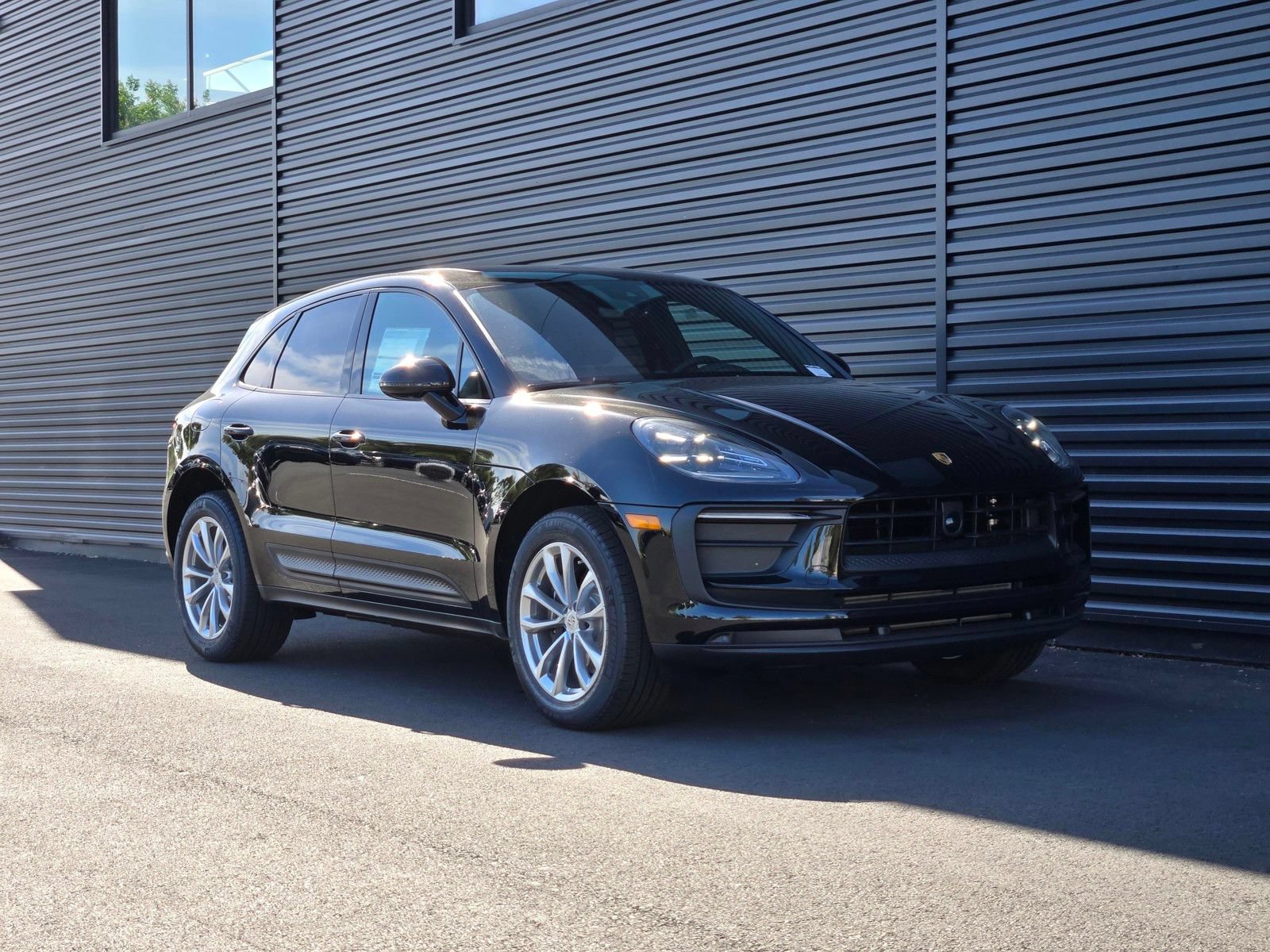 New 2026 Porsche Macan AWD/4WD image 9