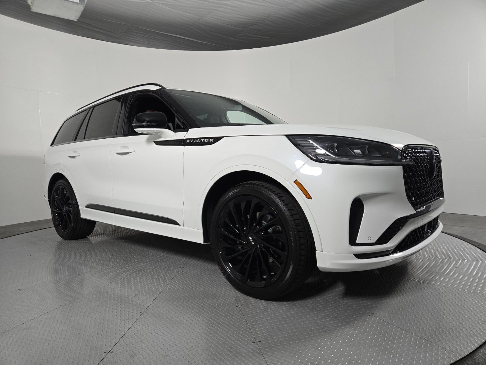 New 2026 Lincoln Aviator Reserve AWD/4WD image 2