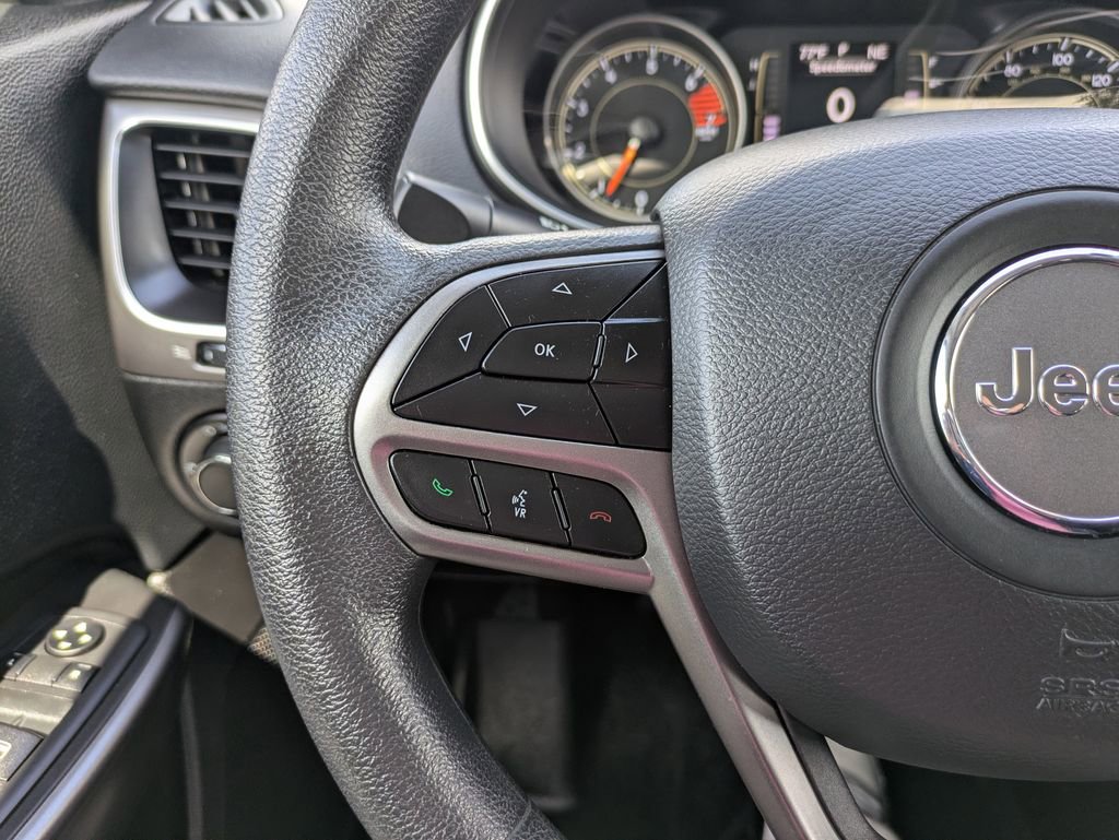 Used 2021 Jeep Cherokee Latitude w/ Mopar Interior Package image 26