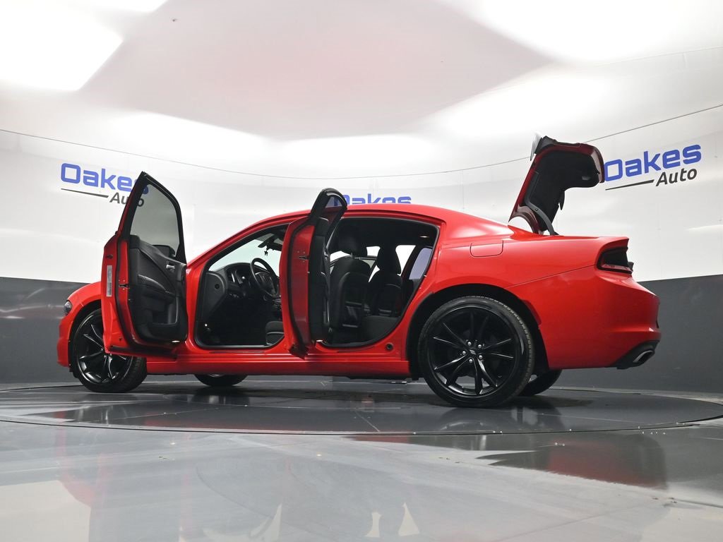 Used 2018 Dodge Charger SXT w/ Blacktop Package image 59