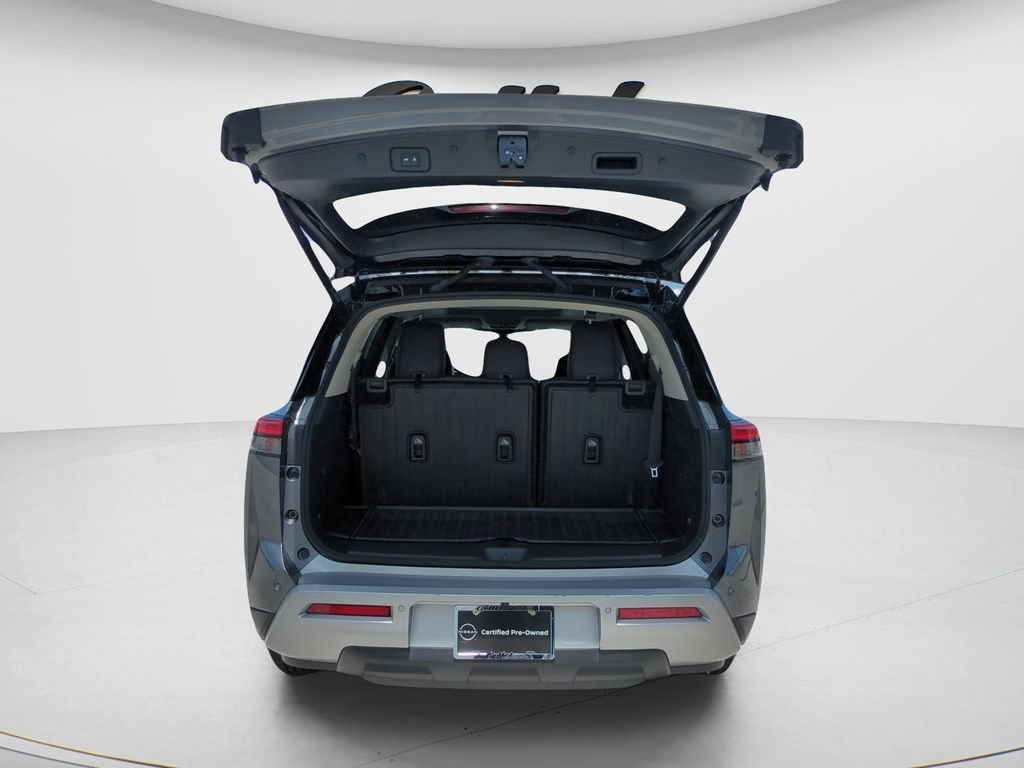 Certified 2022 Nissan Pathfinder Platinum w/ Cargo Package FWD image 9