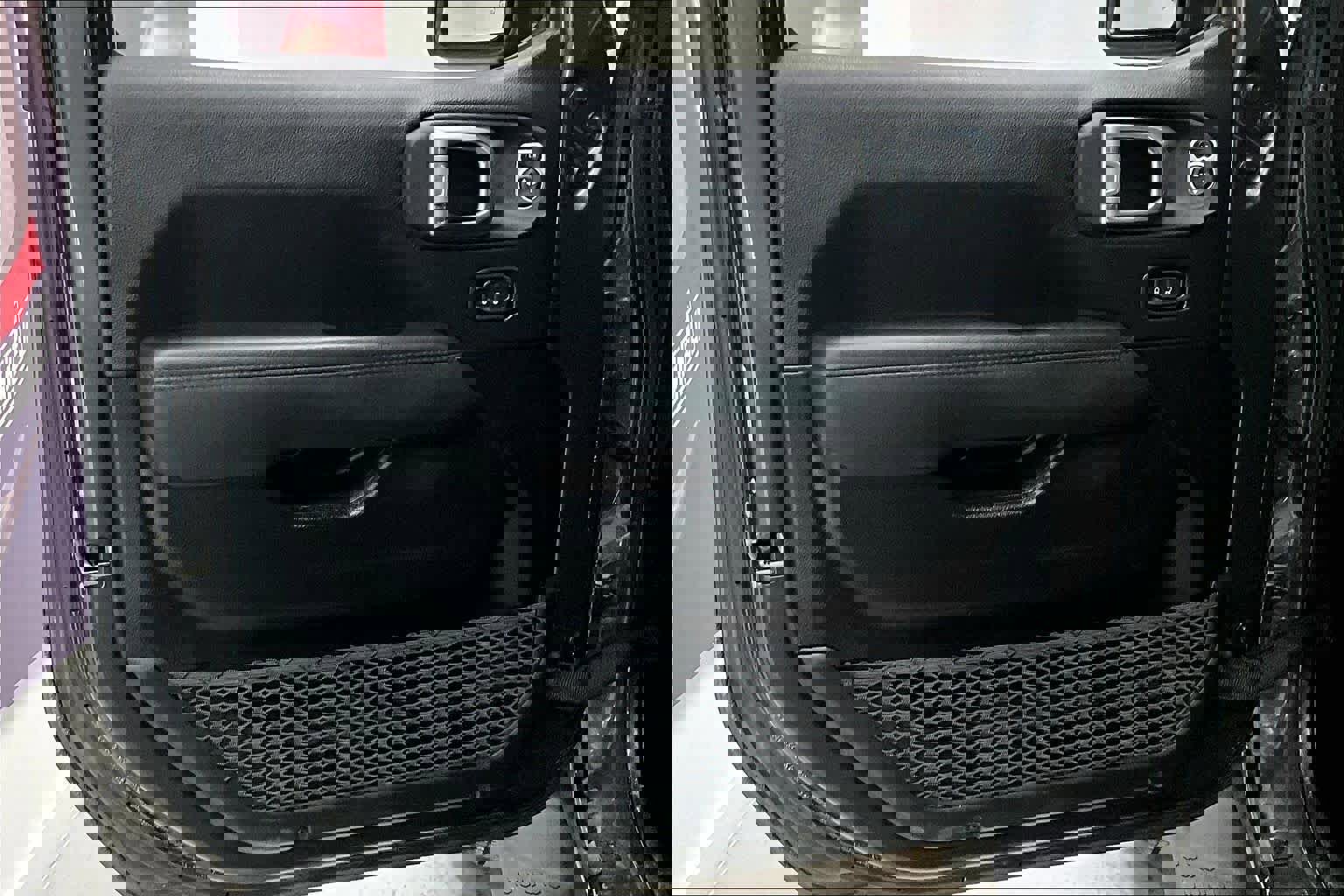 Used 2020 Jeep Wrangler Unlimited Sahara image 25