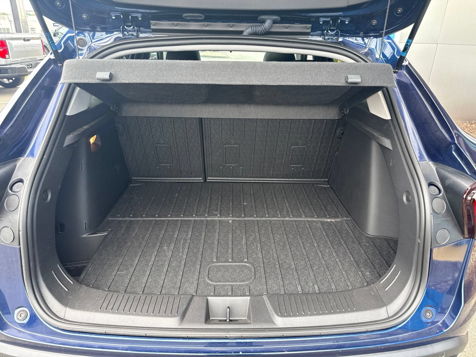 Used 2024 Chevrolet Trax LT w/ Sunroof Package FWD image 11