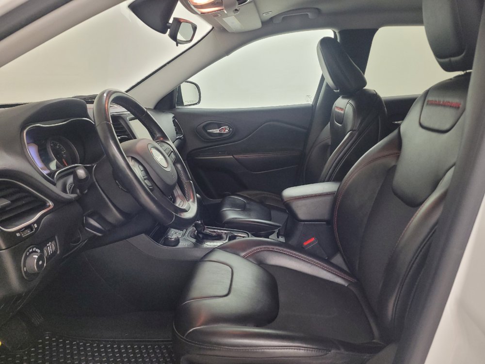 Used 2019 Jeep Cherokee Trailhawk w/ Cold Weather Group AWD/4WD image 17