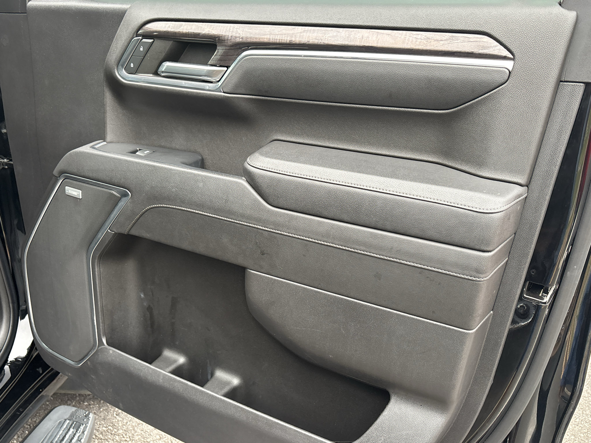Used 2023 Chevrolet Silverado 1500 LTZ AWD/4WD image 19