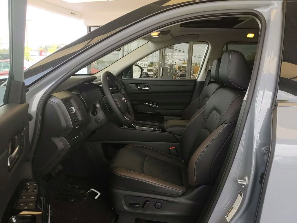 Used 2026 Nissan Pathfinder Platinum w/ Cargo Package AWD/4WD image 13