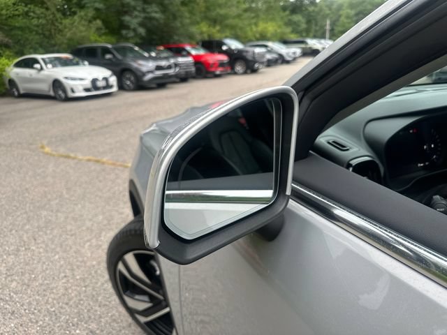 Used 2024 Volvo XC40 B5 Plus AWD/4WD image 17