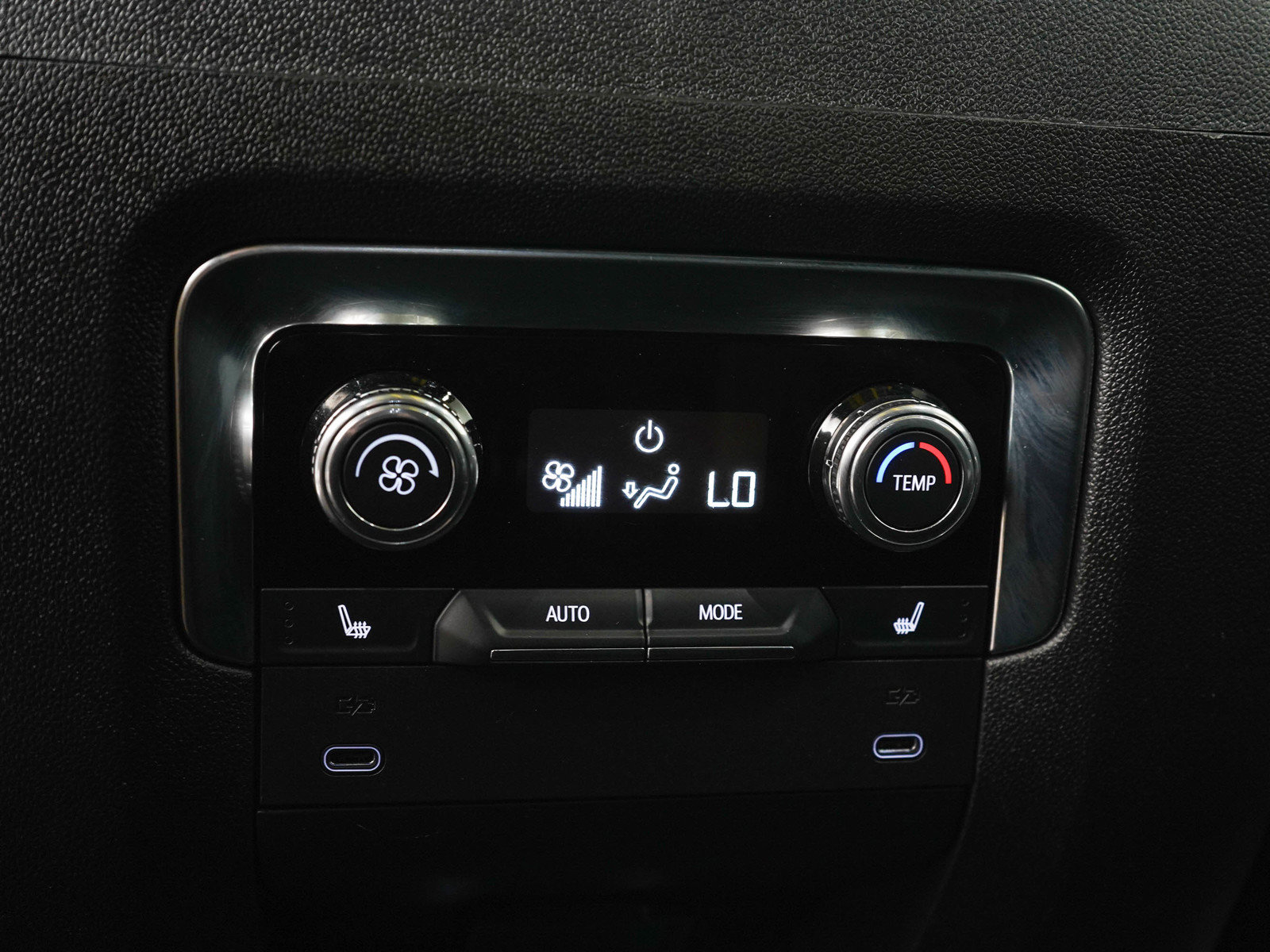 Used 2025 GMC Yukon Denali w/ Sun & Power Step Package AWD/4WD image 15