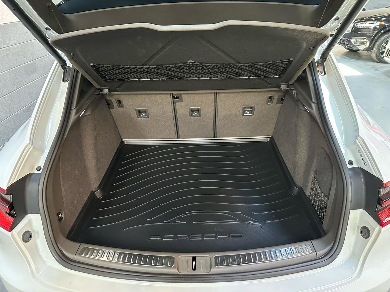 Used 2018 Porsche Macan AWD/4WD image 12
