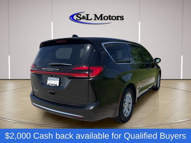 New 2027 Chrysler Pacifica Select FWD image 11
