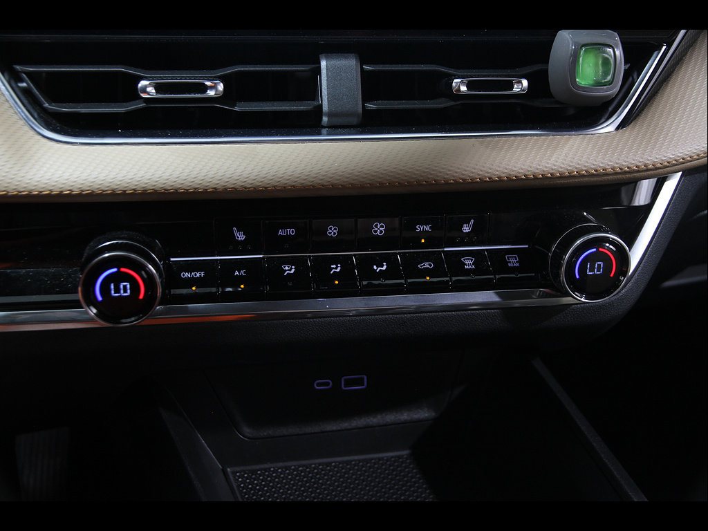 Used 2025 Chevrolet Equinox ACTIV w/ Safety and Technology Package FWD image 14