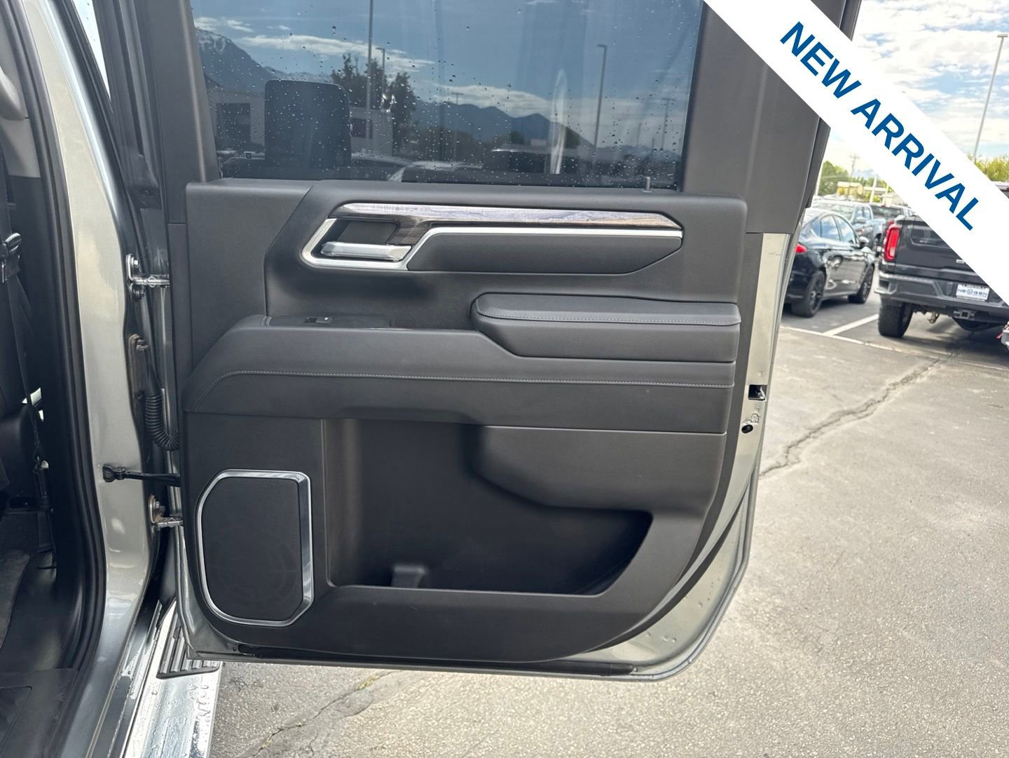 Used 2025 Chevrolet Silverado 2500 LTZ w/ LTZ Convenience Package AWD/4WD image 12
