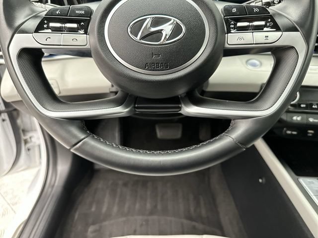 Used 2022 Hyundai Elantra Limited w/ Preferred Accessory Package FWD image 14