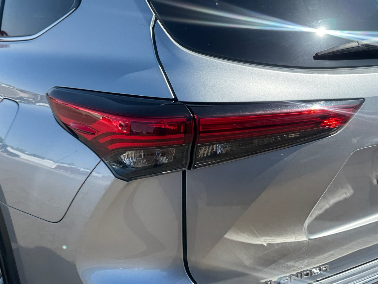 Used 2022 Toyota Highlander LE FWD image 11