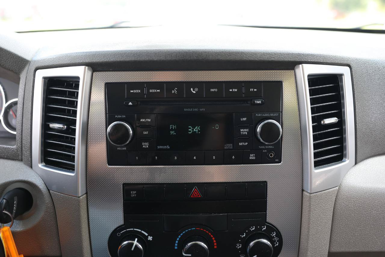 Used 2009 Jeep Grand Cherokee Laredo RWD image 31