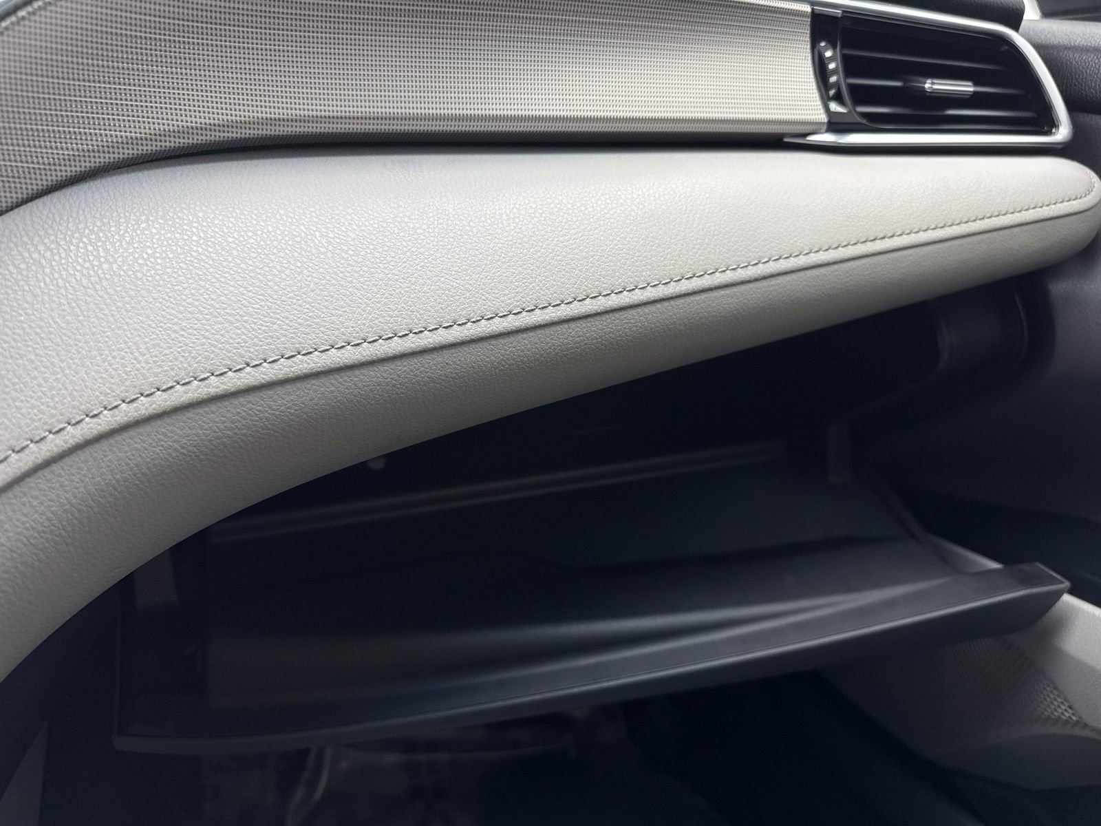 Used 2018 Toyota Camry SE w/ Convenience Package FWD image 32