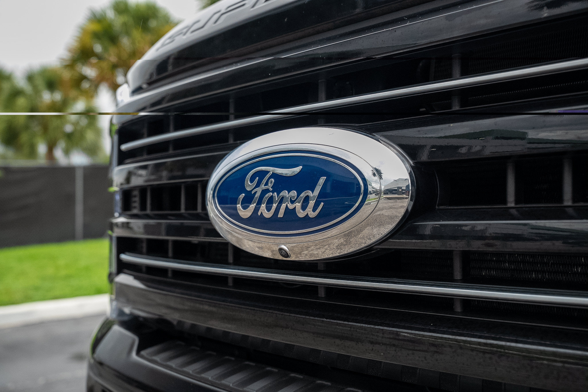 Used 2025 Ford F250 Platinum w/ FX4 Off-Road Package AWD/4WD image 9