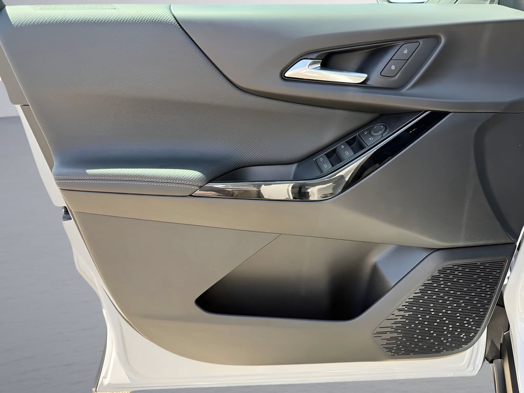 New 2027 Chevrolet Equinox LT FWD image 8