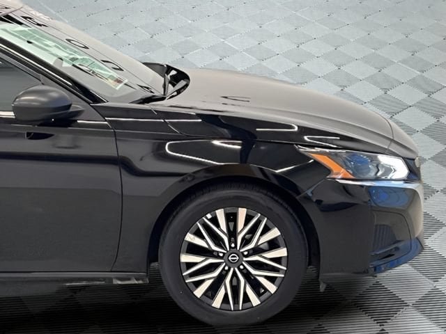 Used 2025 Nissan Altima 2.5 SV FWD image 6