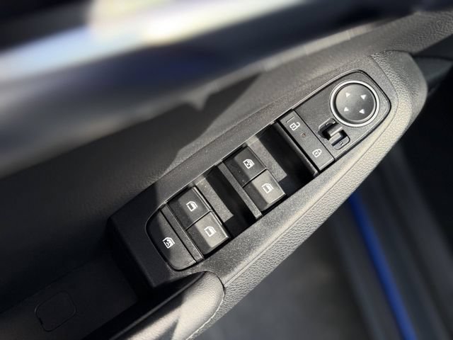 Certified 2025 Kia Seltos X-Line AWD/4WD image 12