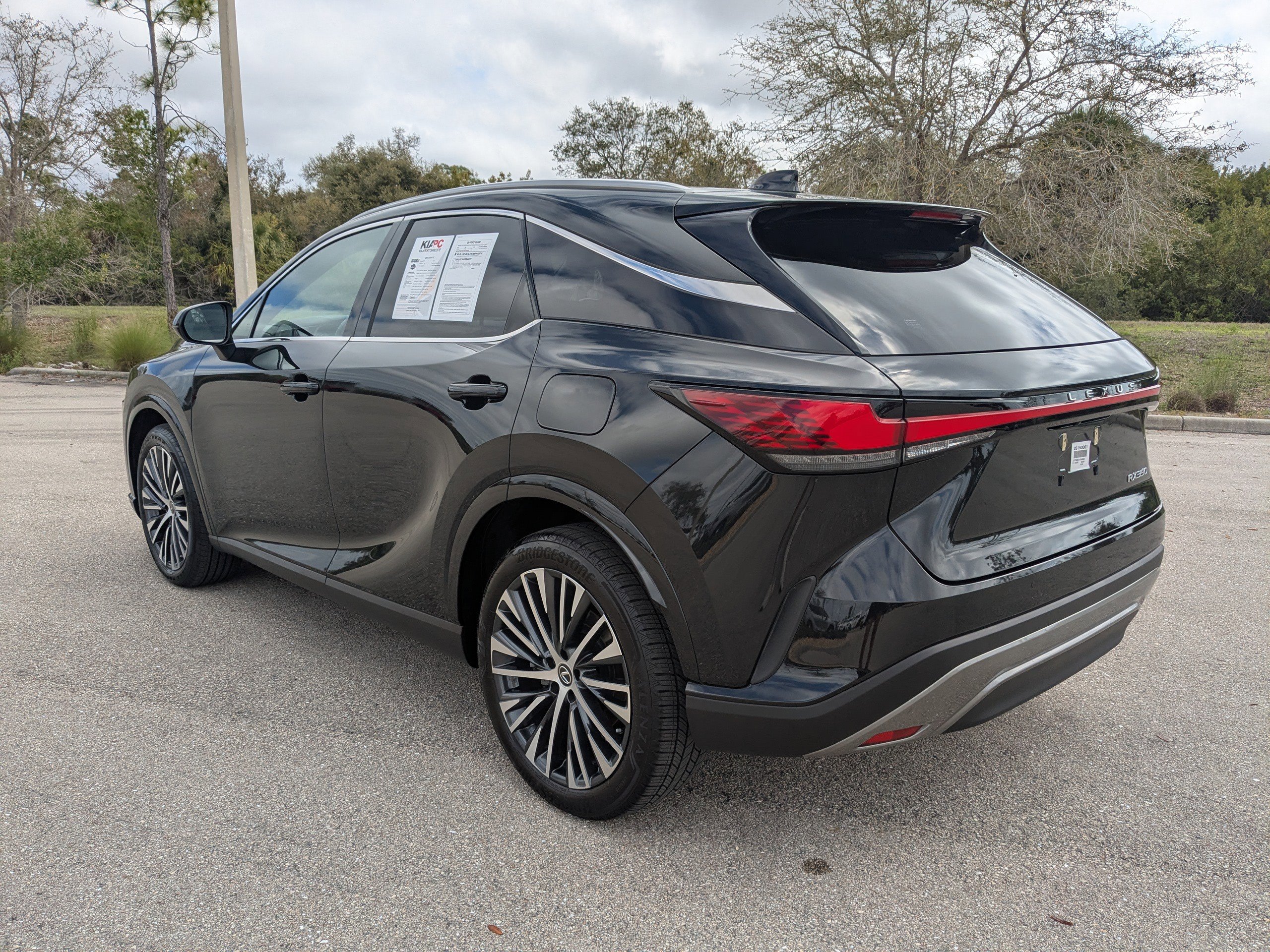 Used 2023 Lexus RX 350 Premium Plus w/ Cold Area Package image 7