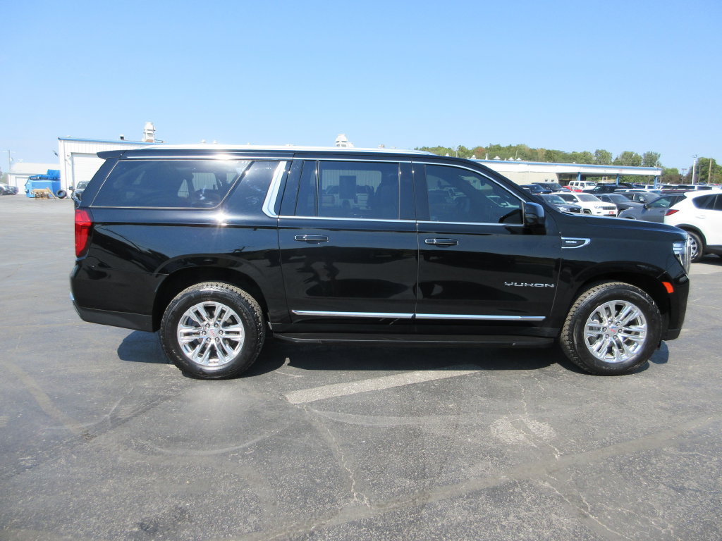 Certified 2022 GMC Yukon XL SLT w/ SLT Premium Package AWD/4WD image 5