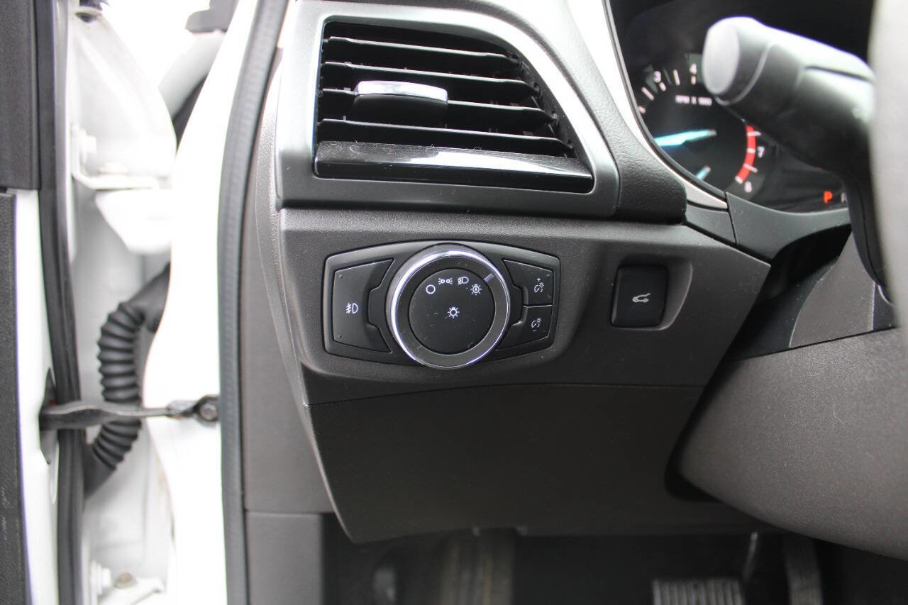 Used 2015 Ford Fusion SE w/ Equipment Group 201A FWD image 19